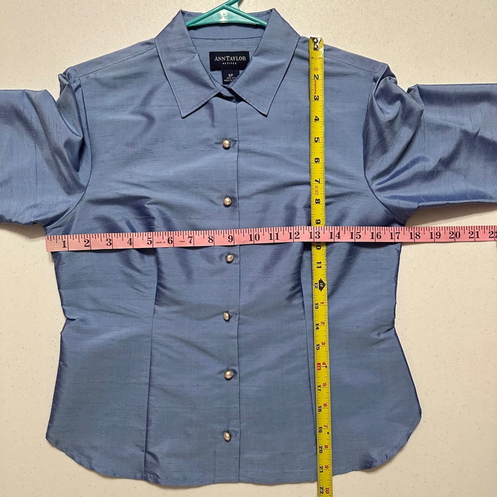 Ann Taylor Pearl Button Blouse 100% Silk Shantung Blue Minimalist Petites 6P - Picture 4 of 5